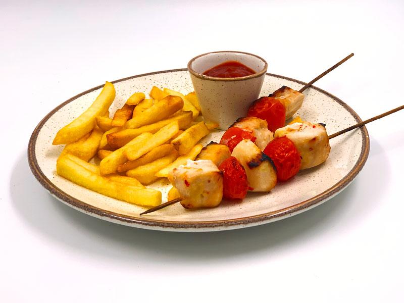 Фото блюда Шашлычок куриный с картофелем фри
